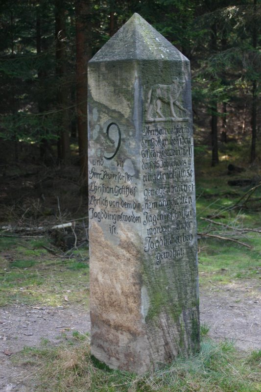 Wolfsäule erinnert an den Abschuss des letzten Wolfs bei den Goldgruben unweit Malter by Jens Kugler [Kleinvoigtsberg]