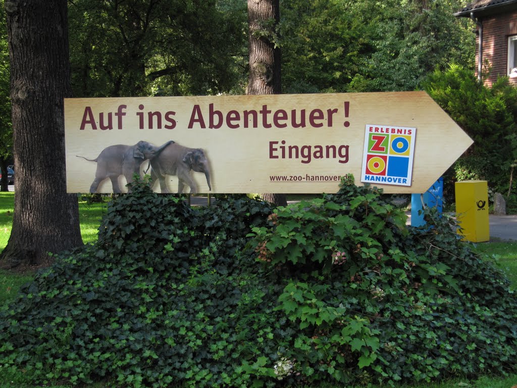 Eingangs Schild ZOO by Stefan Grunwald