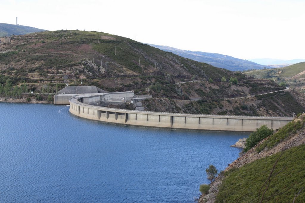 Embalse das Portas - presa by Angel MD