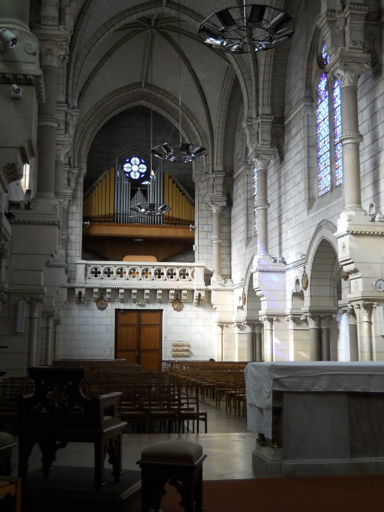 Vue générale de l'église Notre-Dame de La Roche-sur-Yon by William Chevillon