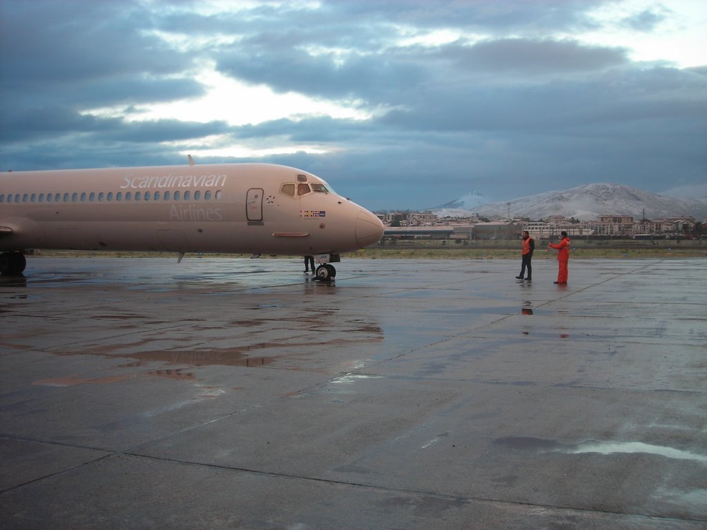 Aeropuerto de San Sebastian nevado by LIBRERIA AMAIA