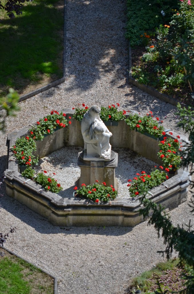 Marienstatue im Schlosspark by The Pharmacist