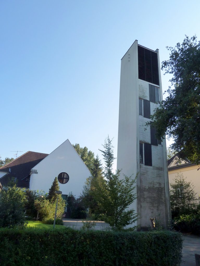 Ev. Jesus-Christus-Kirche Arlberger Straße in Duisburg. by padrei