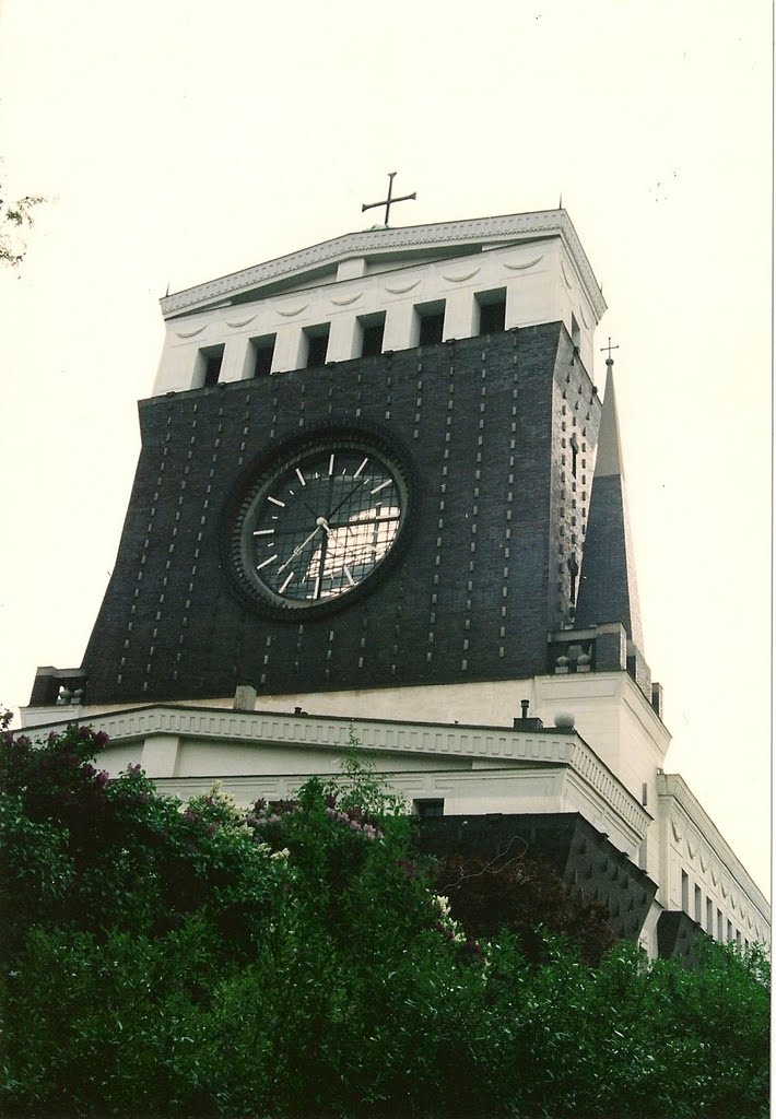 Eglise du Sacré-Coeur dans le Vinohrady by Magda GHALI