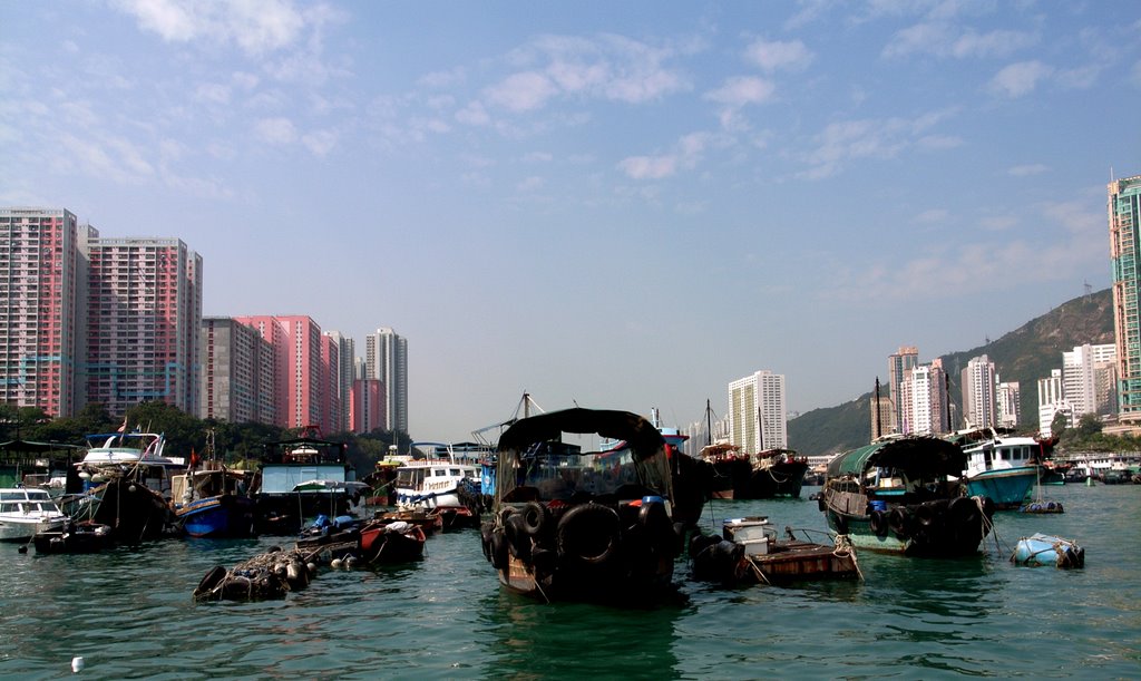 Aberdeen typhoon shelter by bluejoe