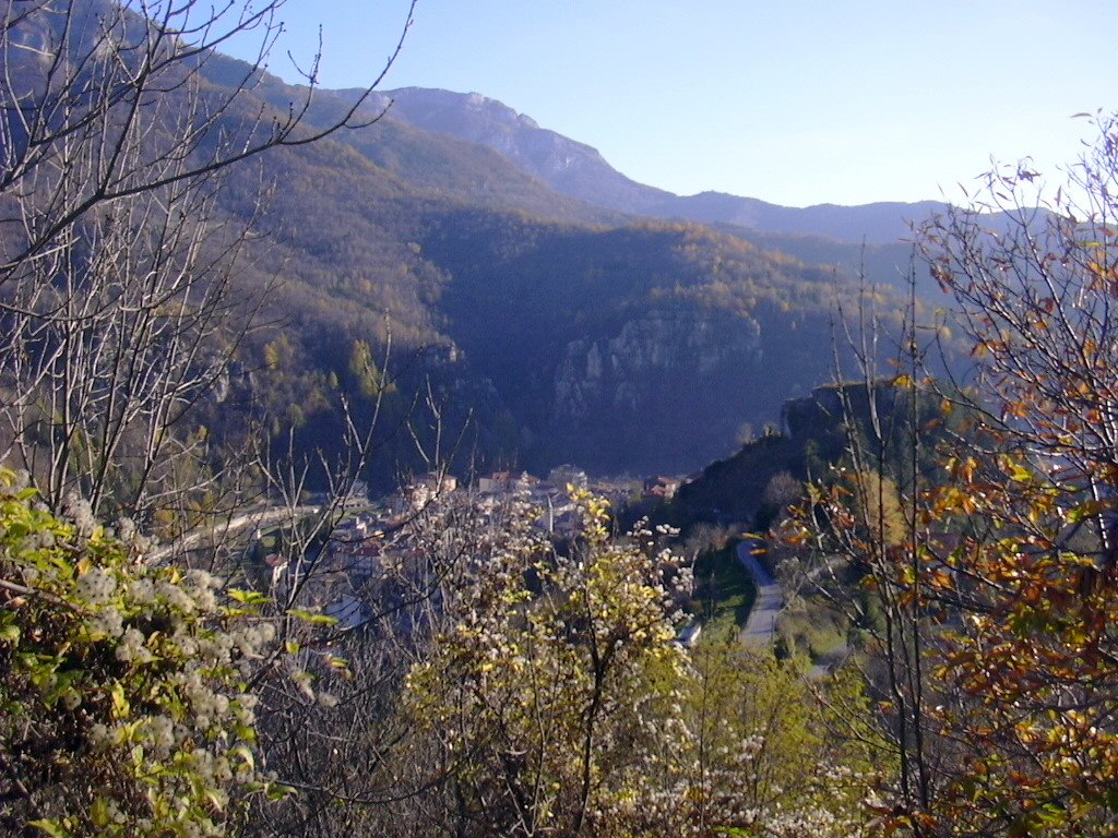 Ormea - panorama, ruderi del castello 2 by Aligi Michelis