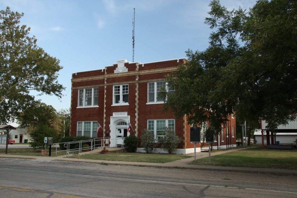 Strawn city hall by Michael Bilodeau