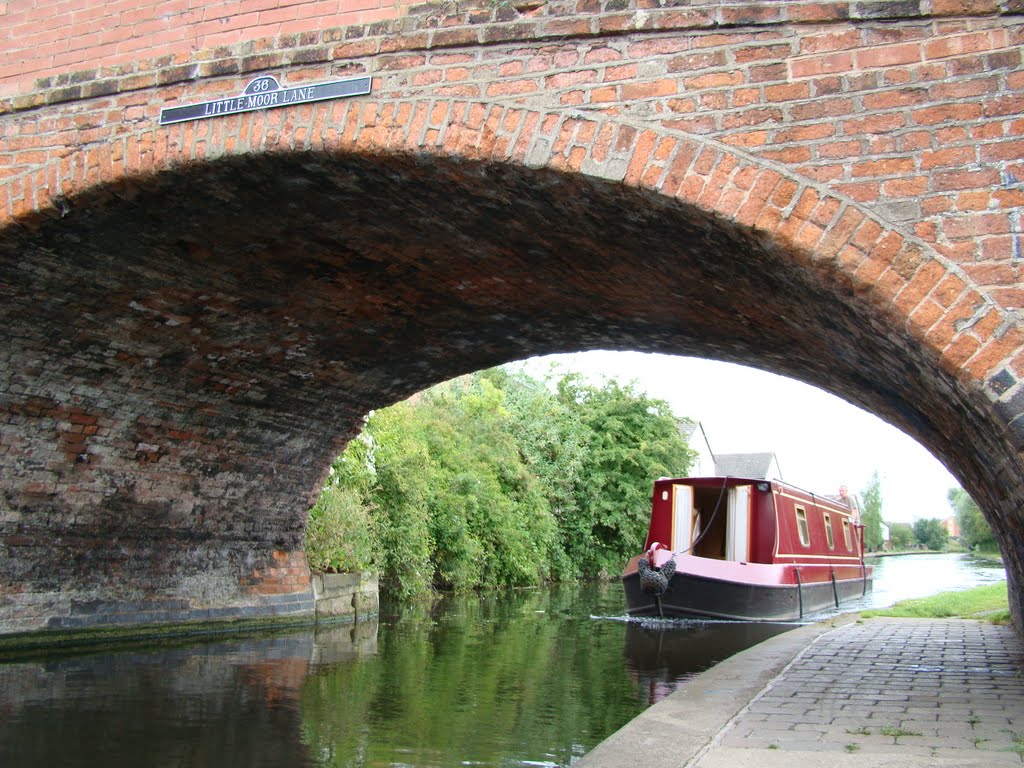 Loughborough, walking along the canal by mMircea