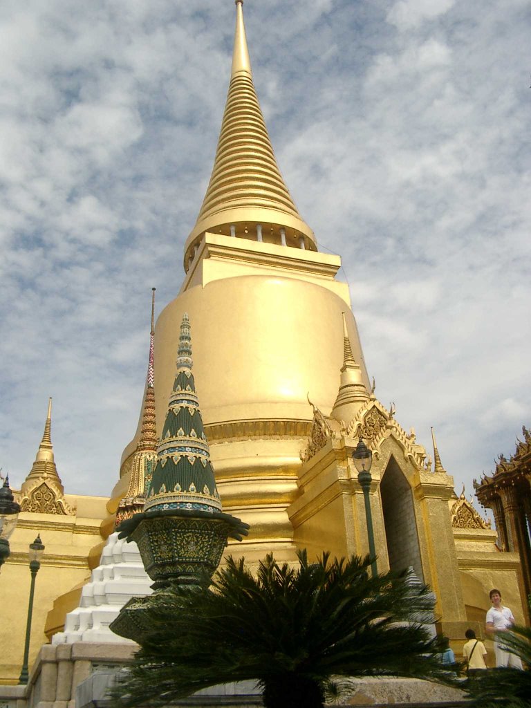 Phra Sri Rattana Chedi im Wat Phra Kaeo by SilvaLieberherr