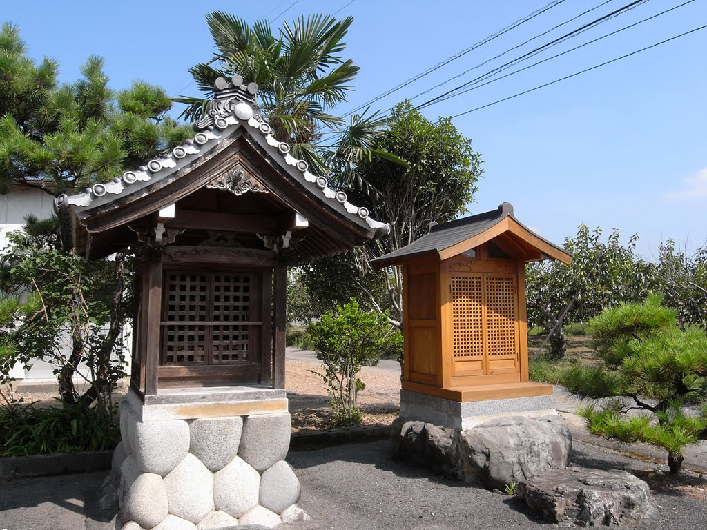 神社横の地蔵堂 by santa_dx