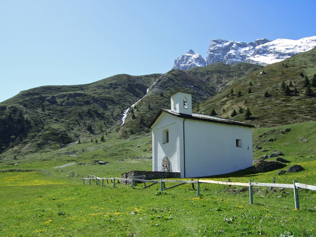 Kirche beim Piz Platta by benimeier