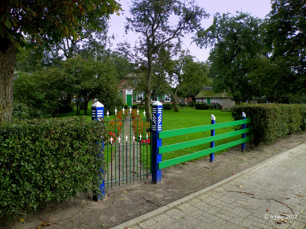 Farmhouse with fence in special Staphorster colours <<2011 September contest>> by © wfmw