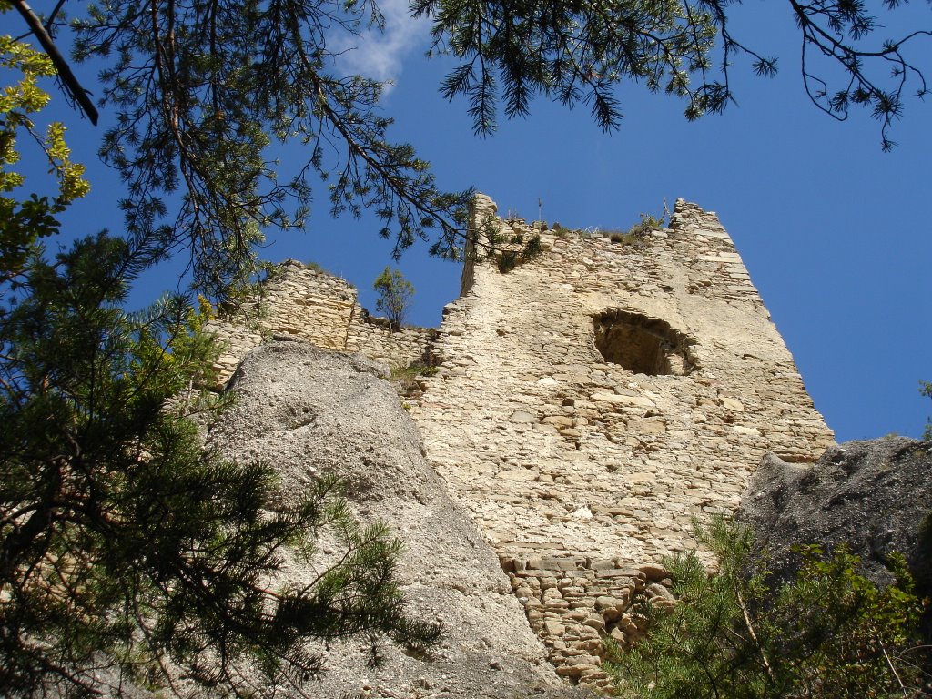 Hrad Hričov by Ľudo Deržák