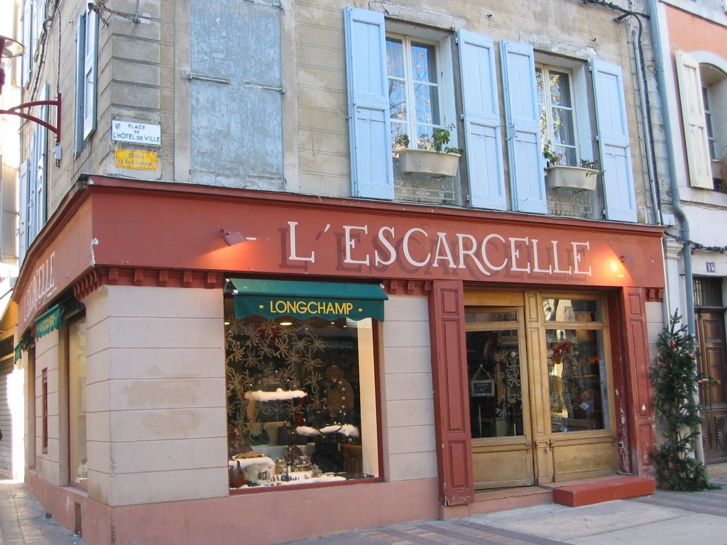 L'Escarcelle, Place de l'Hotel de Ville, Manosque, Provence, France by ludovic.ruat