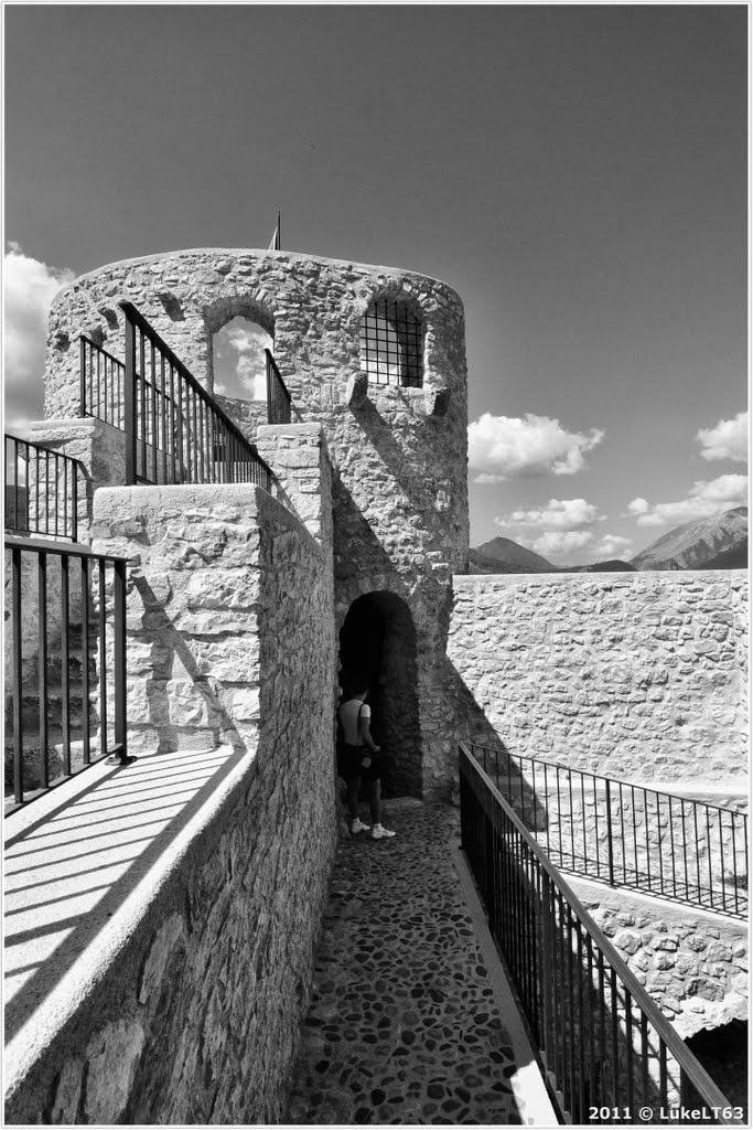 Barrea (AQ) - Torre del castello (Castle Tower) (2) by LukeLT63