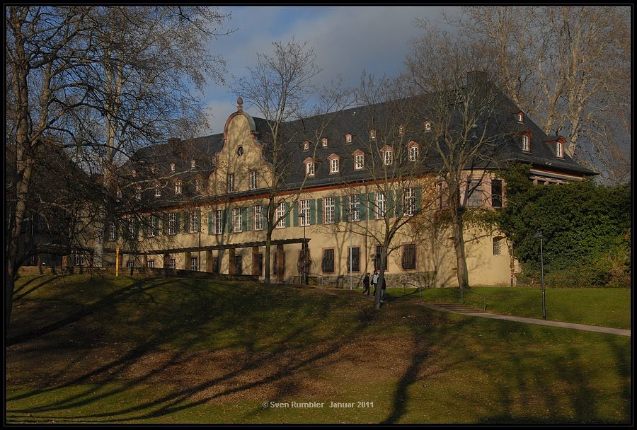 Westfasade des Neuen Schloßes in Frankfurt Höchst by Sven Rumbler