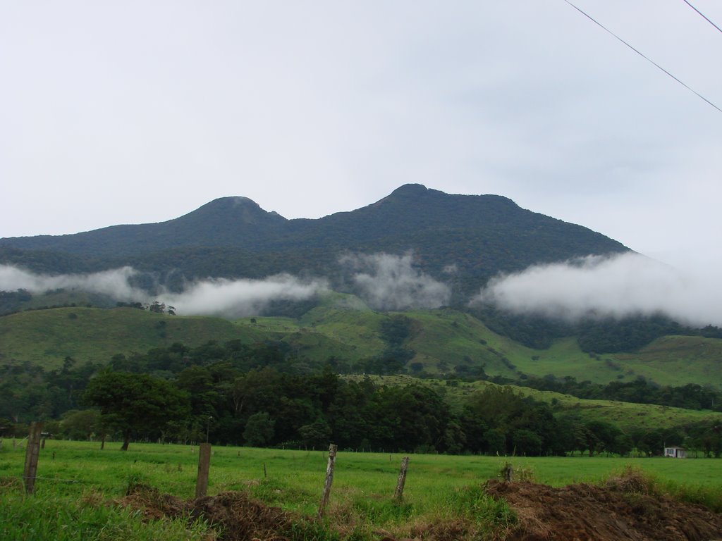 Volcan Miravalles by Jorge Chinchilla