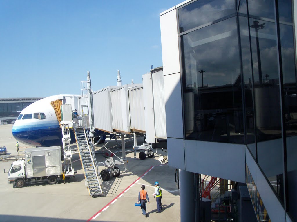 Tokyo Narita Airport by Idawriter