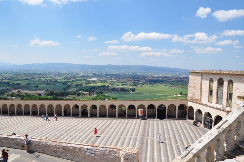 Assisi - San Francesco (The court and the plain) by Antoine Jasser