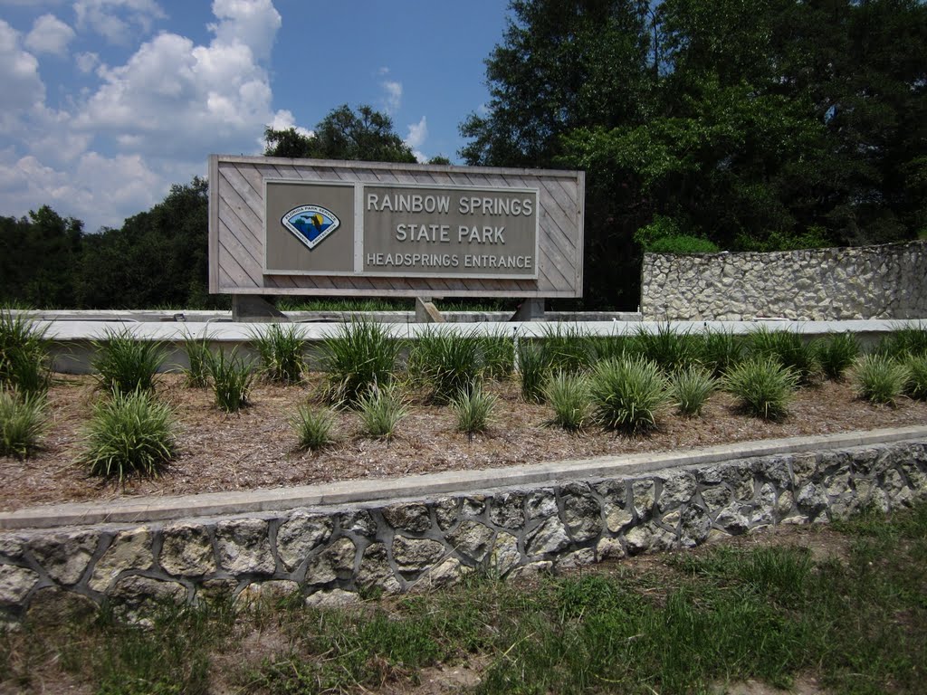 Rainbow Springs State Park Entrance by Rod Hilner