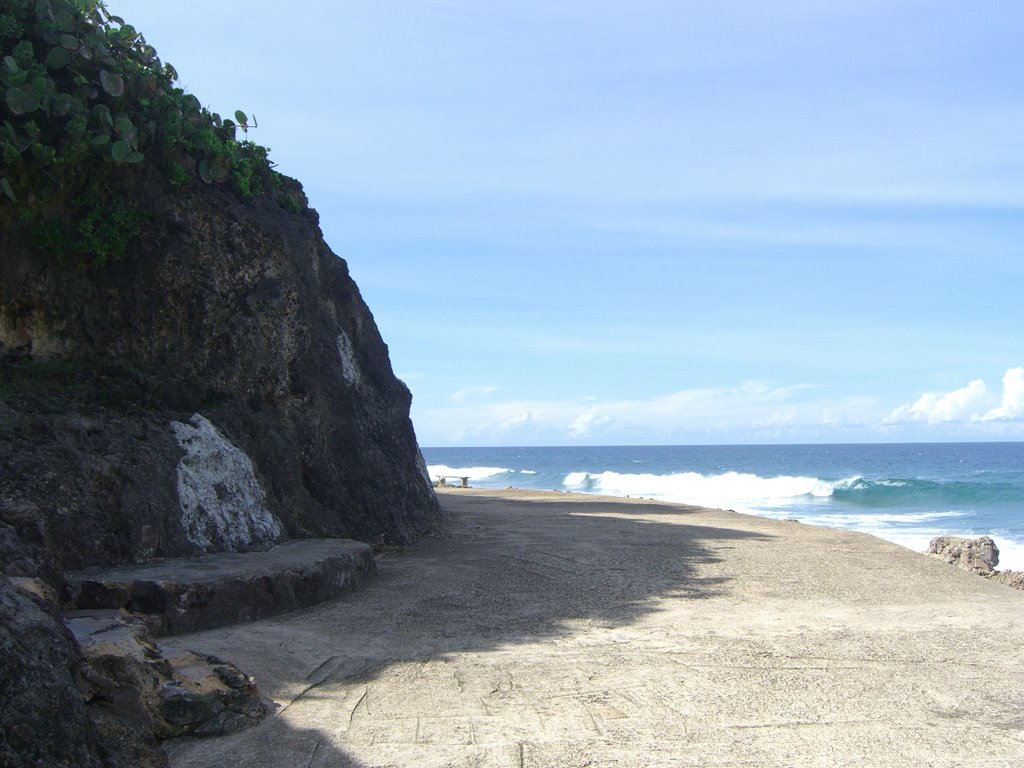 Playa Puerto Hermina by h2chu