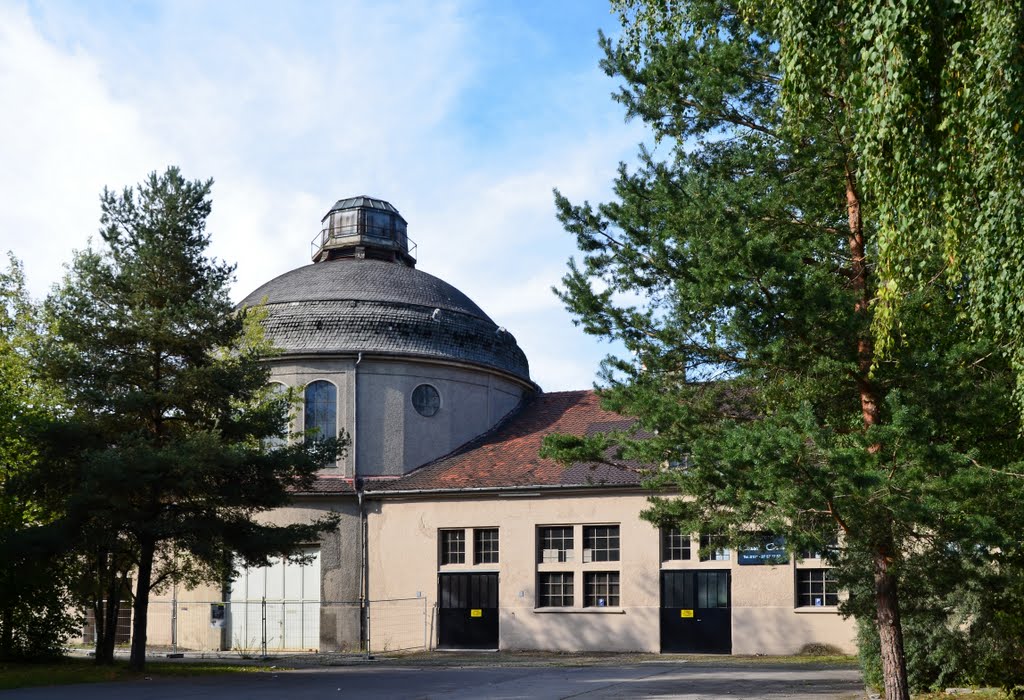 Kleiner Scheibengasbehälter, Gaswerk Augsburg, September 2011 by PETEGE