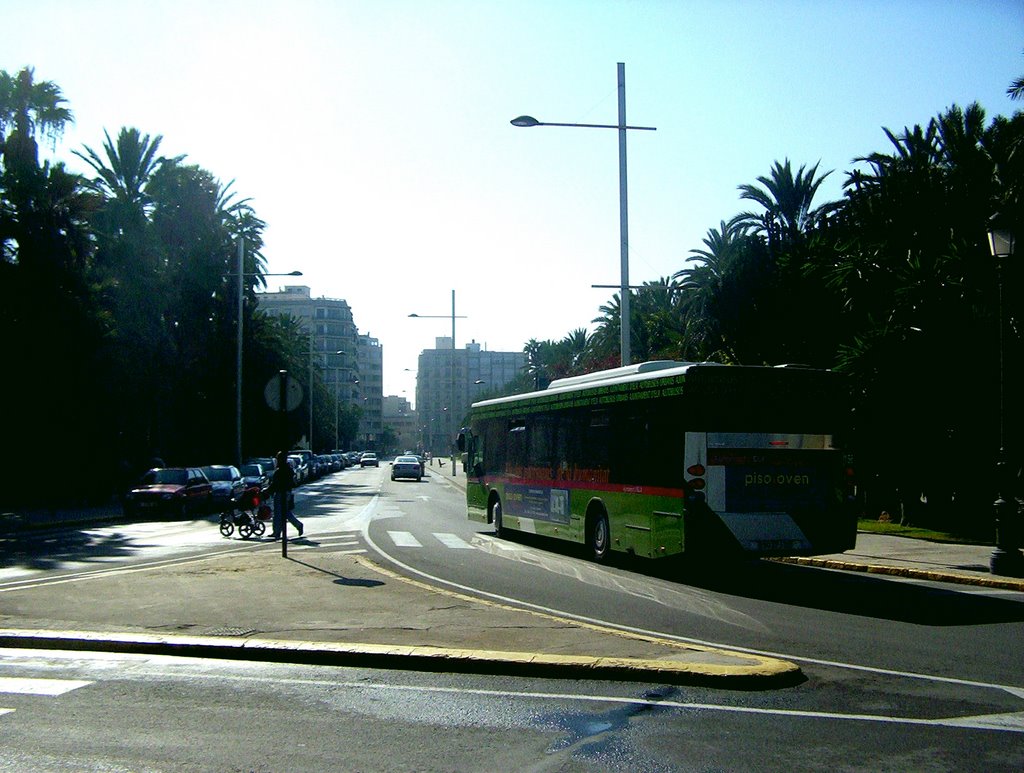 Elche, Paseo de la Estación a la altura del Parque Municipal con un SCANIA Carsa prestando servicios de transporte urbano by Alejandro S.