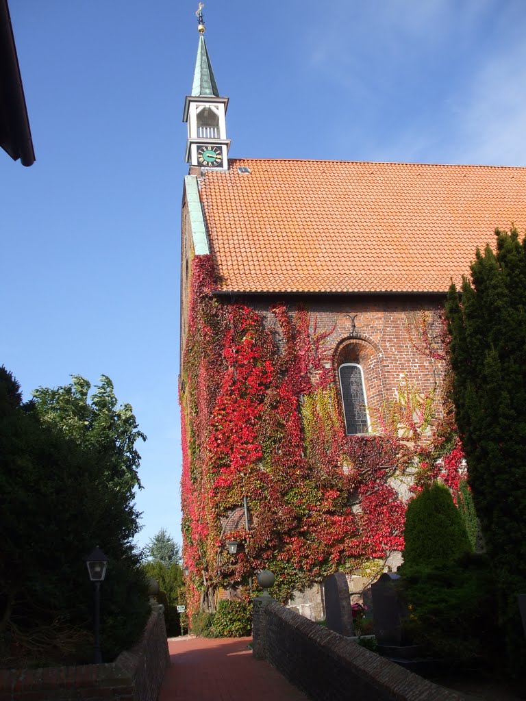 Kirche in Sengwarden im Herbstkleid by Klinky