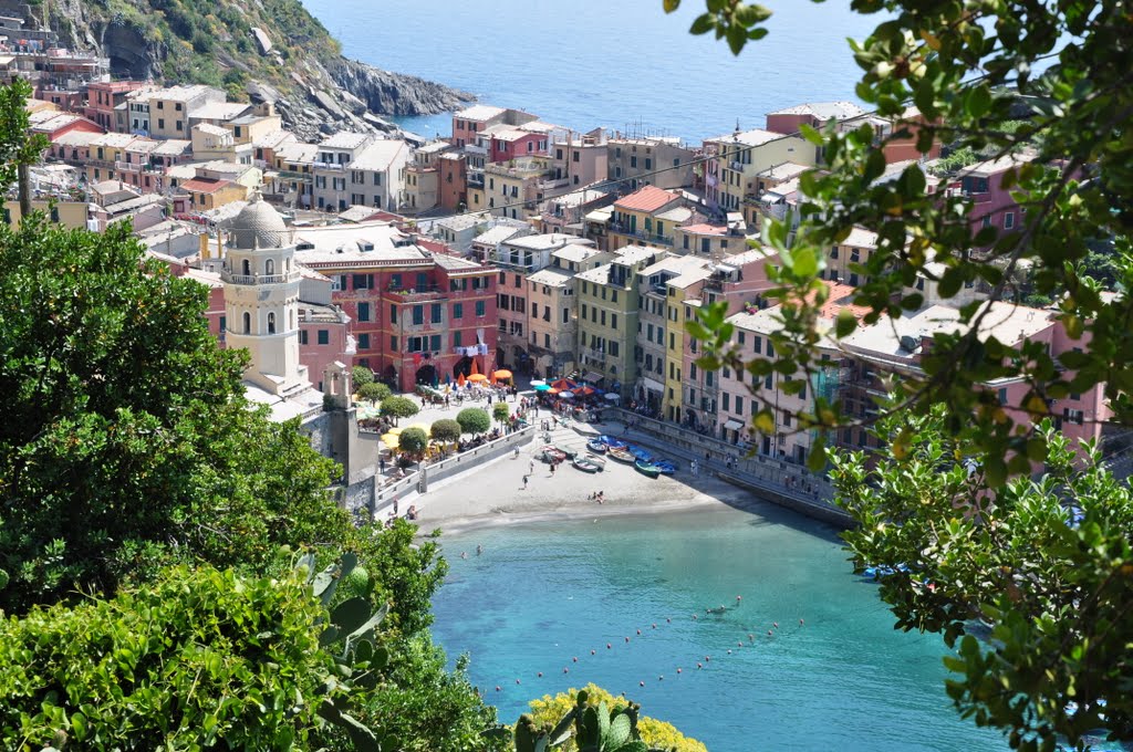 Vernazza (the beach and piazza) - Cinque Terre by Antoine Jasser