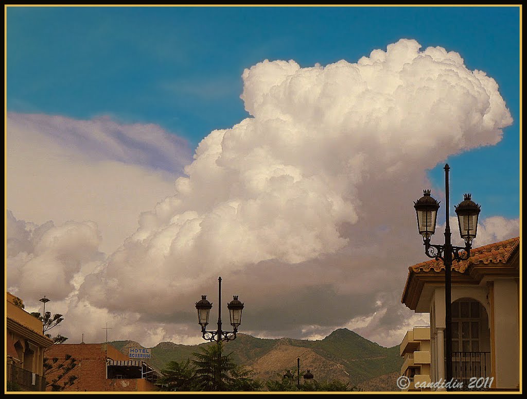 Cumulonimbus sobre la sierra de mijas. by candidin.