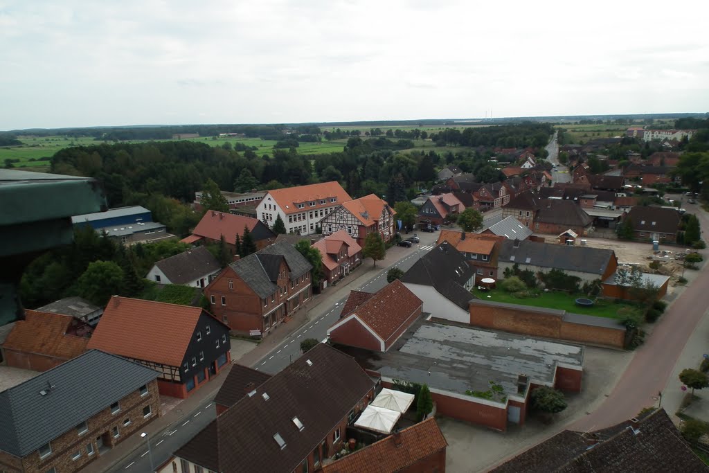 Blick vom Kirchturm auf die Hauptstraße by rolfhel