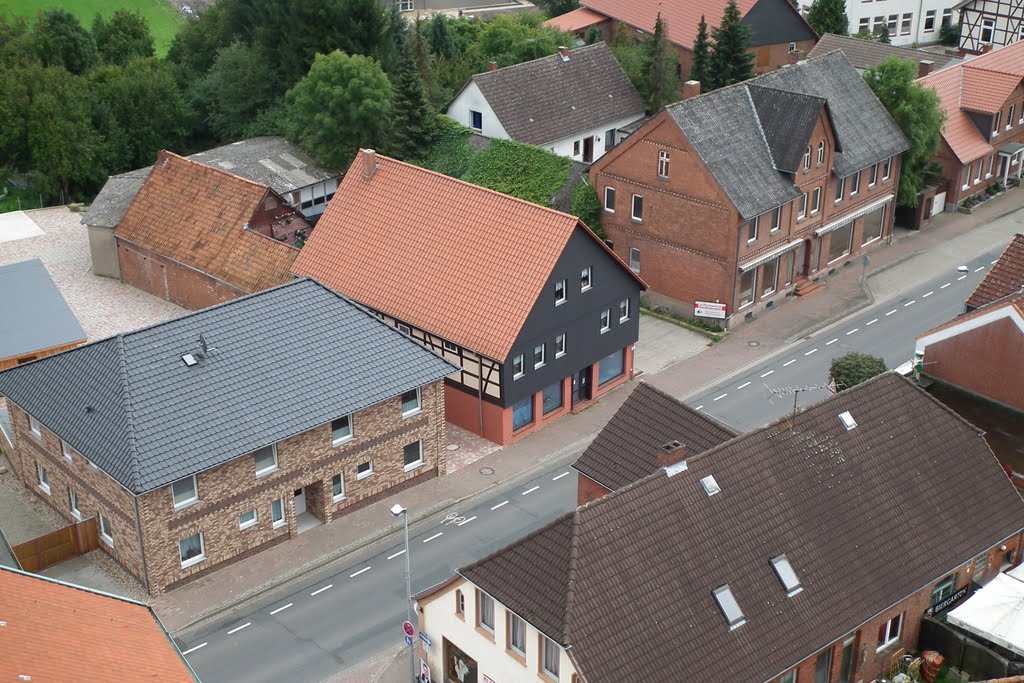 Blick vom Kirchturm auf die Hauptstraße by rolfhel