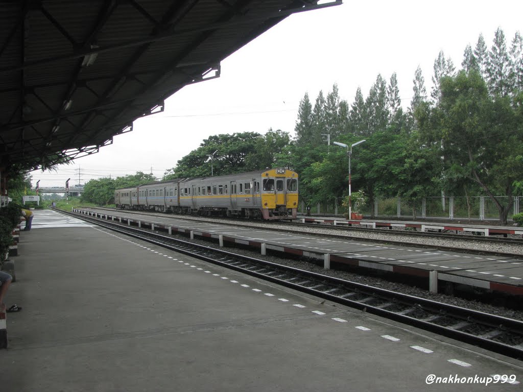 สถานีรถไฟรังสิต,ถนนรังสิต-ปทุมธานี,ตำบลหลักหก,อำเภอเมืองปทุมธานี,จังหวัดปทุมธานี,ประเทศไทย,Station Rangsit, Rangsit - Pathumthani, main six Tambon, Muang Pathum Thani, Pathum Thani, Thailand. by Nakhon224 Panoramio