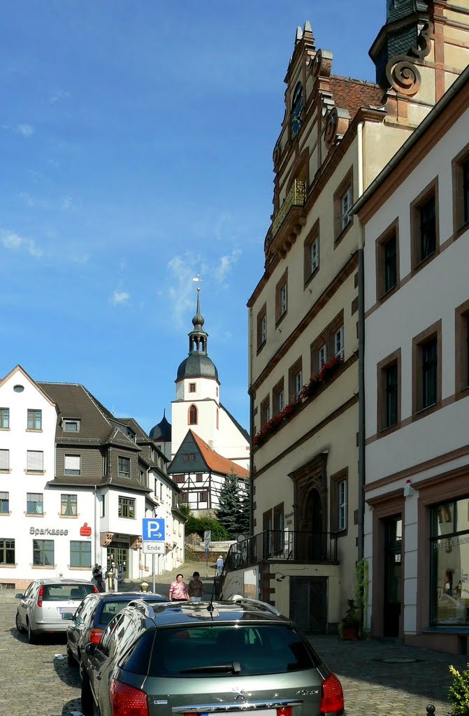 Blick am Rathaus vorbei zur Stadtkirche St. Aegidien by Thomas Eichler