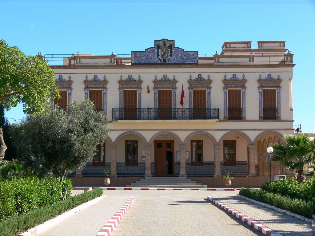 Alhucemas 5 - Instituto Jovelanos by hierbajos