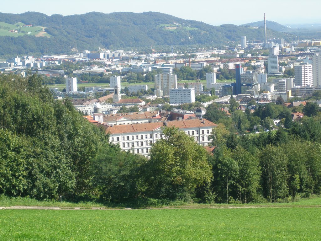 Blick auf das Petrinum Linz by Grasser