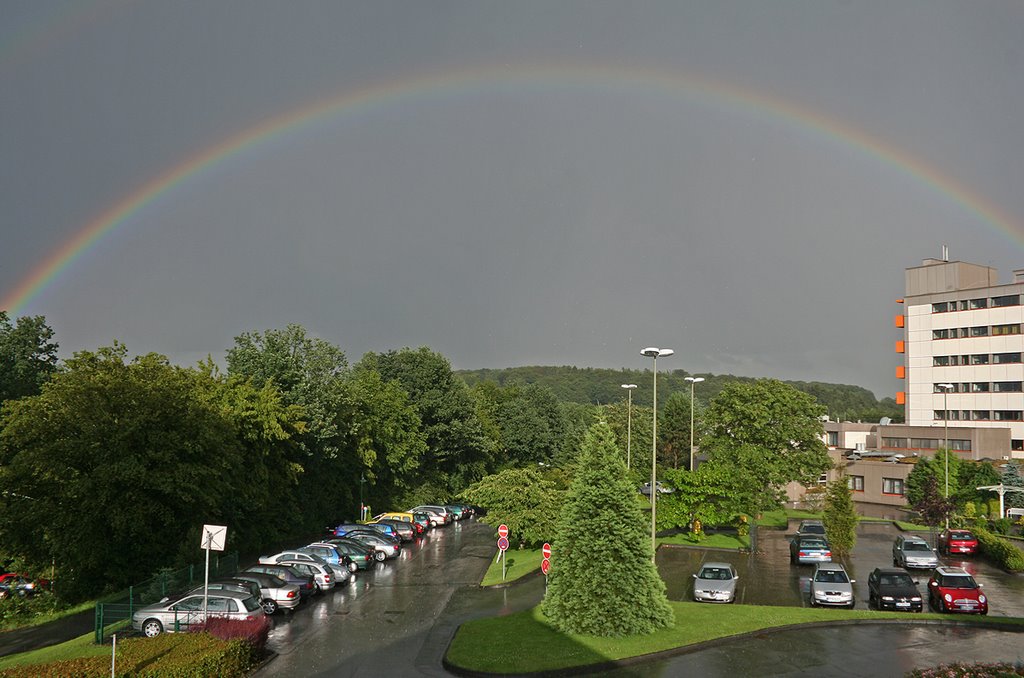 Regenbogen über dem Krankenhaus Wermelskirchen by GabiundKlaus