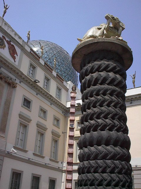 Museo de Dalí, Figueres (Girona) by gonzaluski