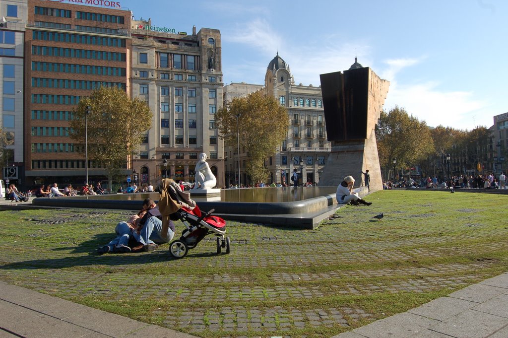 Plaza de Cataluña - Barcelona by Vicente Nondedeu