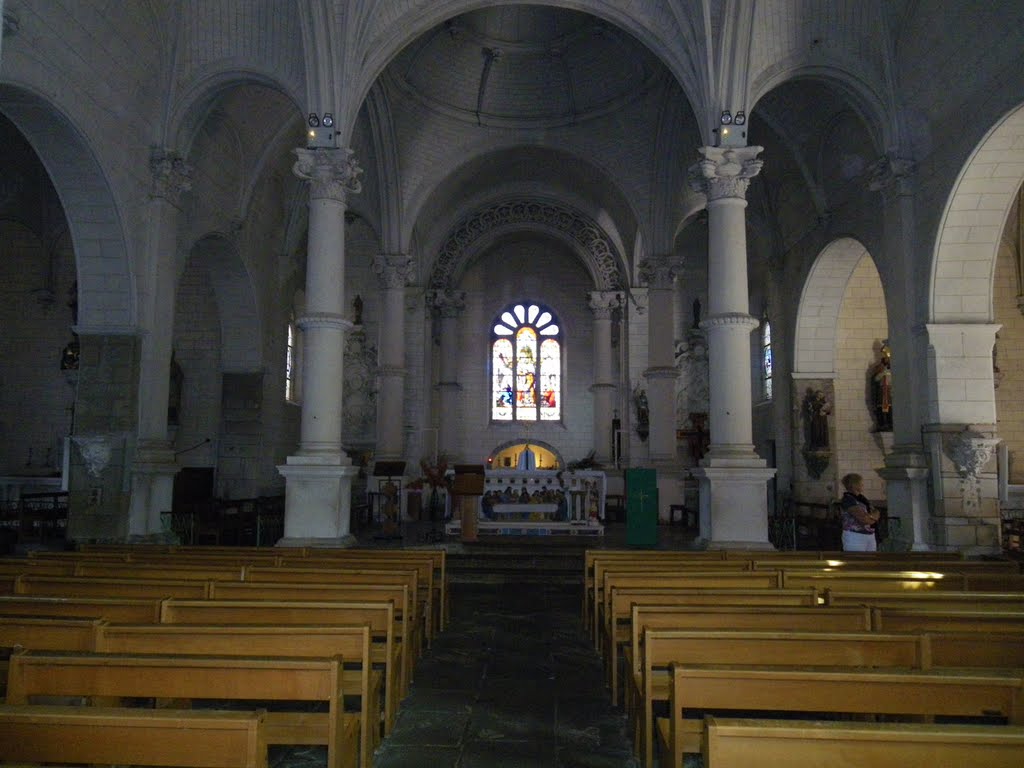 L'interieur de l'eglise de sarzeau by chisloup