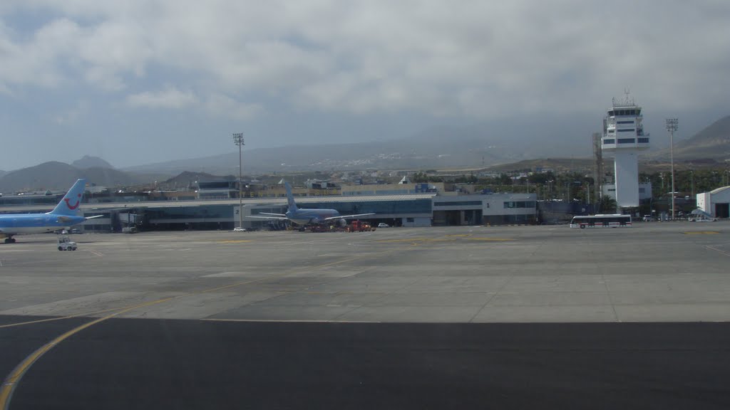 Tenerife South-Reina Sofia Airport 20110401 by PABLOS.PL