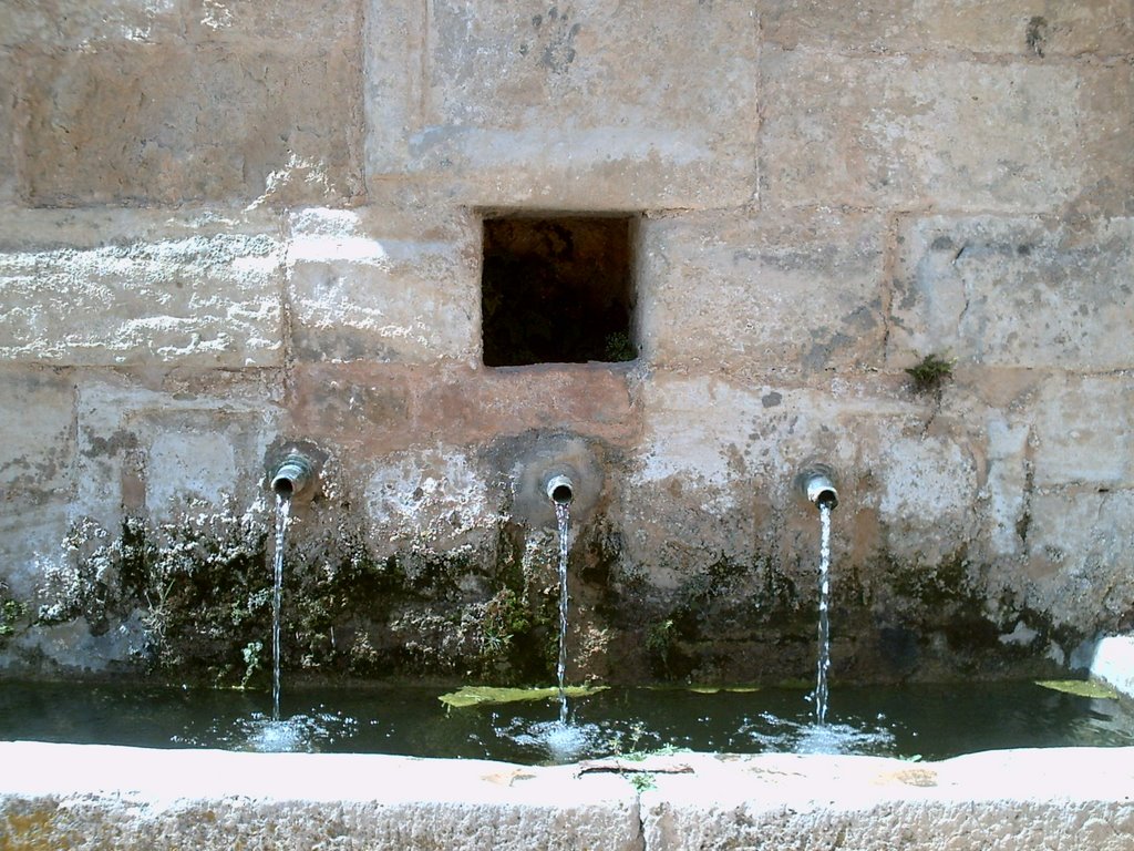 Fuente de los Tres Caños by P.J. Martínez