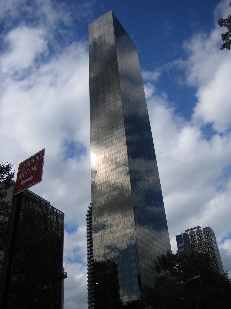 Trump World Tower by Lars Graf