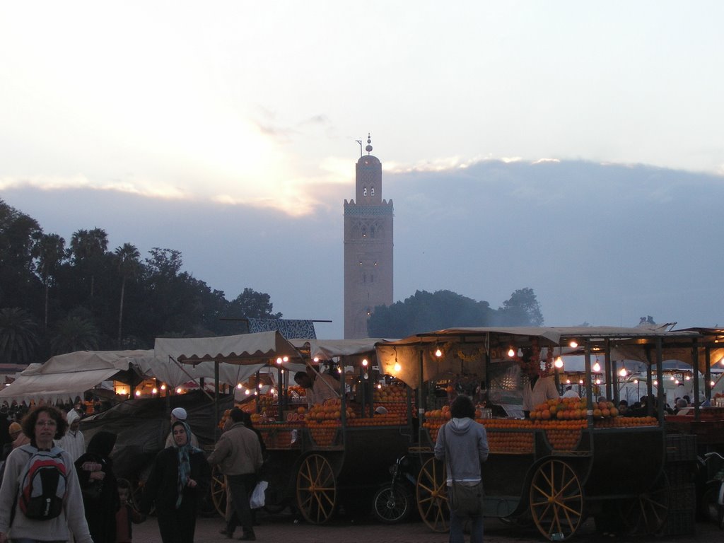 Maroc - Marrakech - Coucher de soleil à Djema el Fnaa by Veronica Elena Bocci