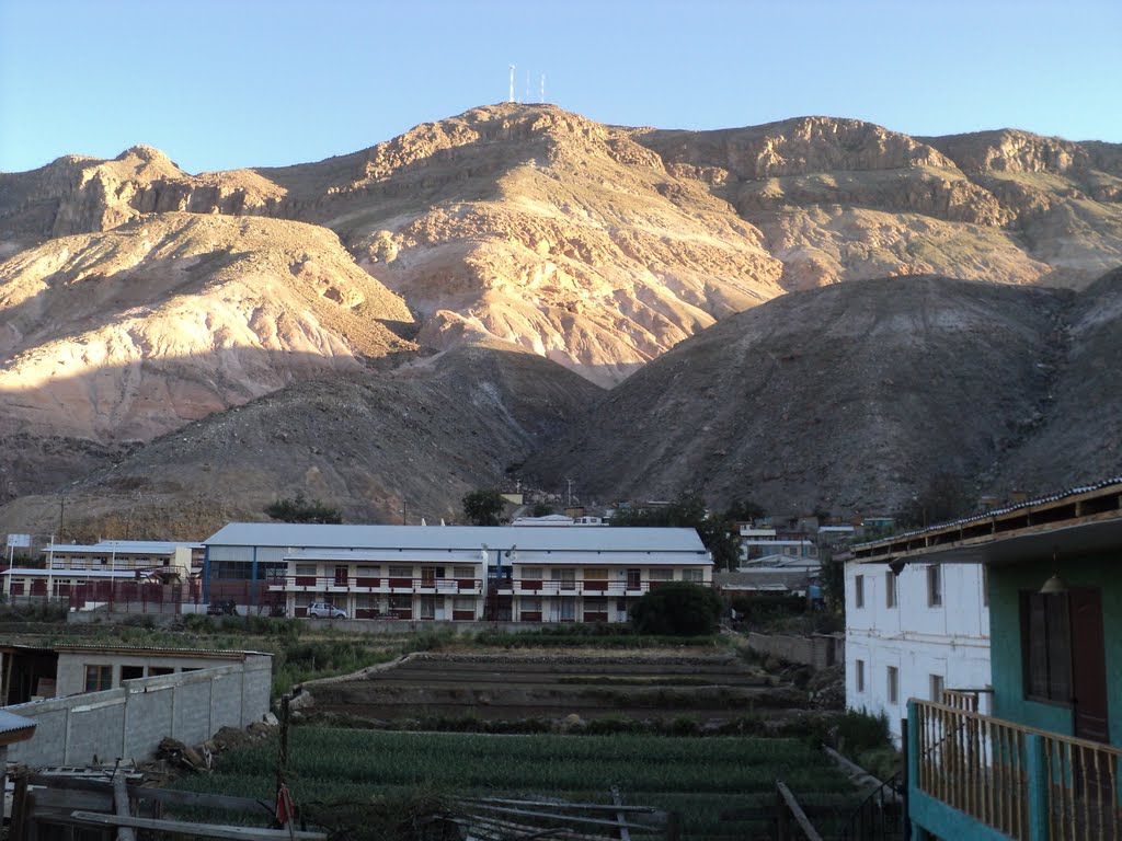 Vista de los cerros de Camiña. Provincia del Tamarugal. Región de Tarapacá. by Elias Munoz