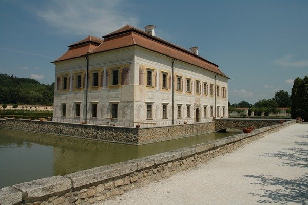 The Kratochvile chateau by Vladimír Toncar