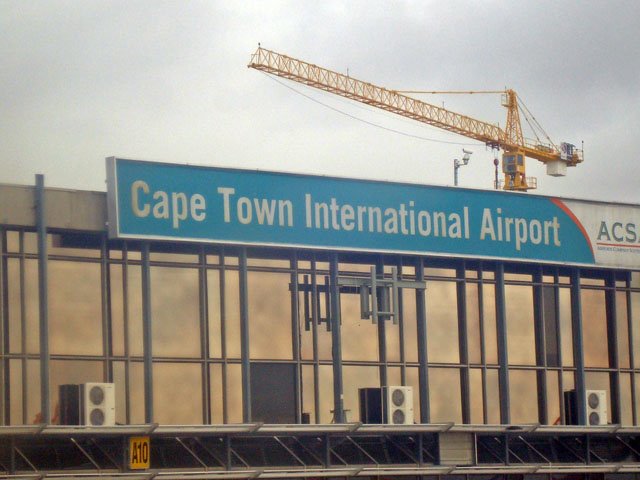 cape town international airport by Jeremias Maluw