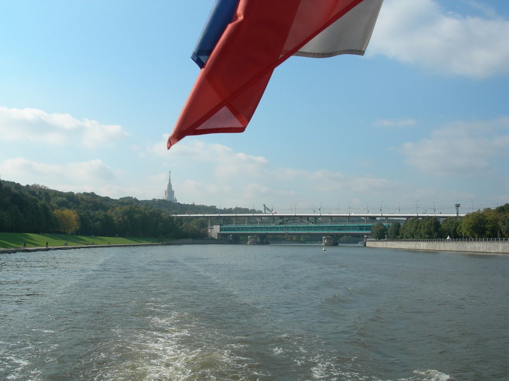 Moscow river + Metro bridge + university by Powser