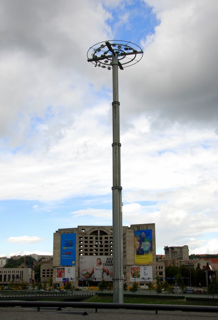 Kaunas - Zalgiris arena (2011) light tower by Renatorius (Reno)