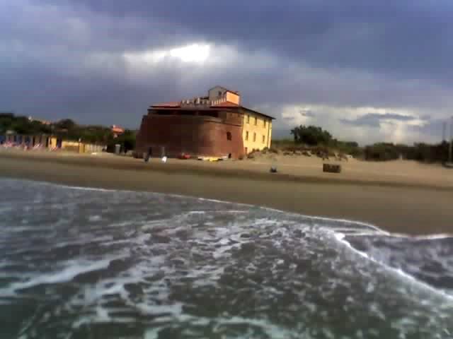 Fortino a Marina di Castagneto (Goldrake esiste) by tamburellista